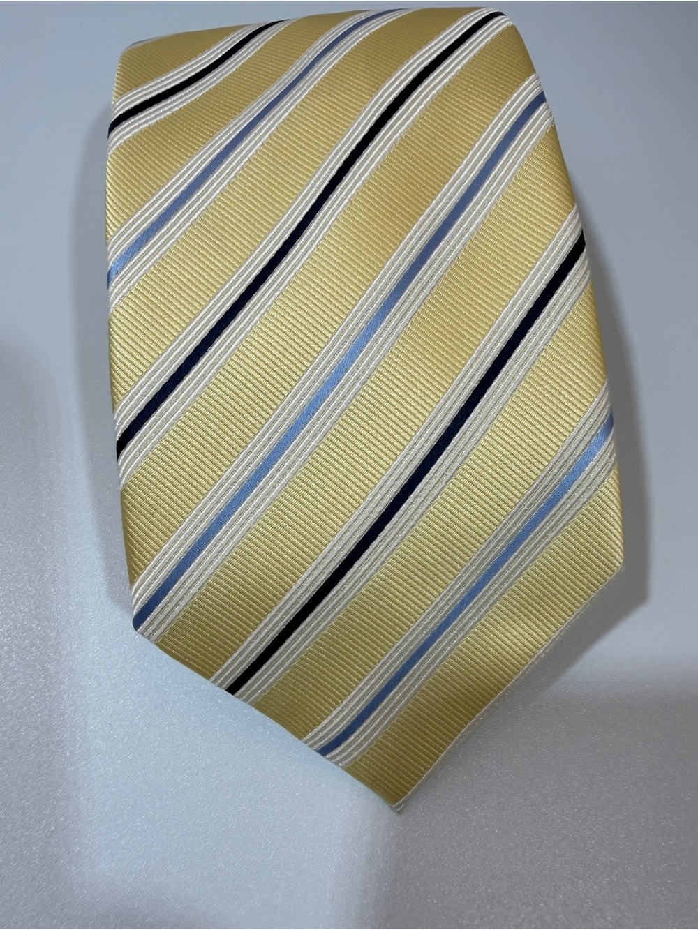 Yellow Striped Men's Tie - Classic Diagonal Pattern